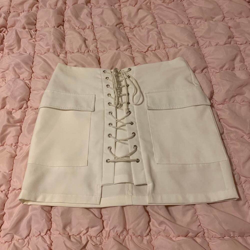 Medium Promesa White lace up mini skirt with pockets